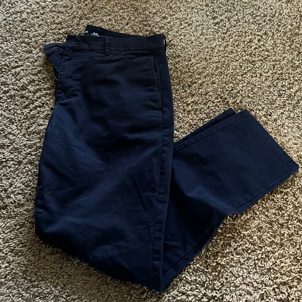 Men’s slim fit built in flex old navy dress pants- never worn, tags removed.